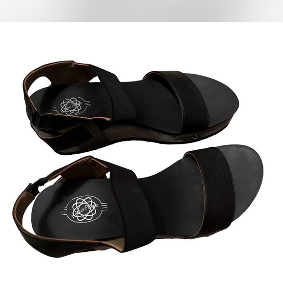 Women's Black Sandals - Picture 3 of 8